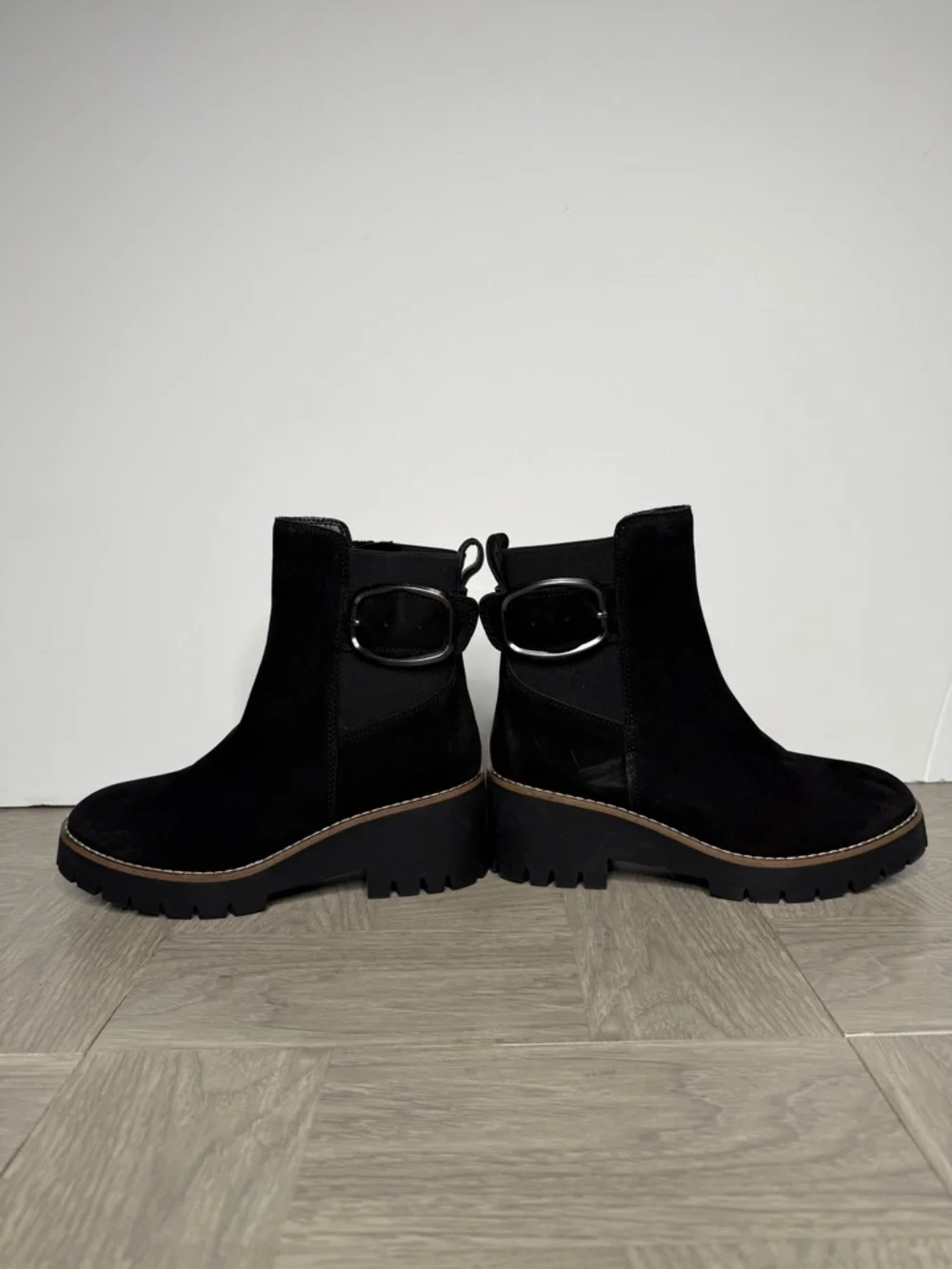 Blondo Dahlia Black Nubuck Heeled Bootie 6M